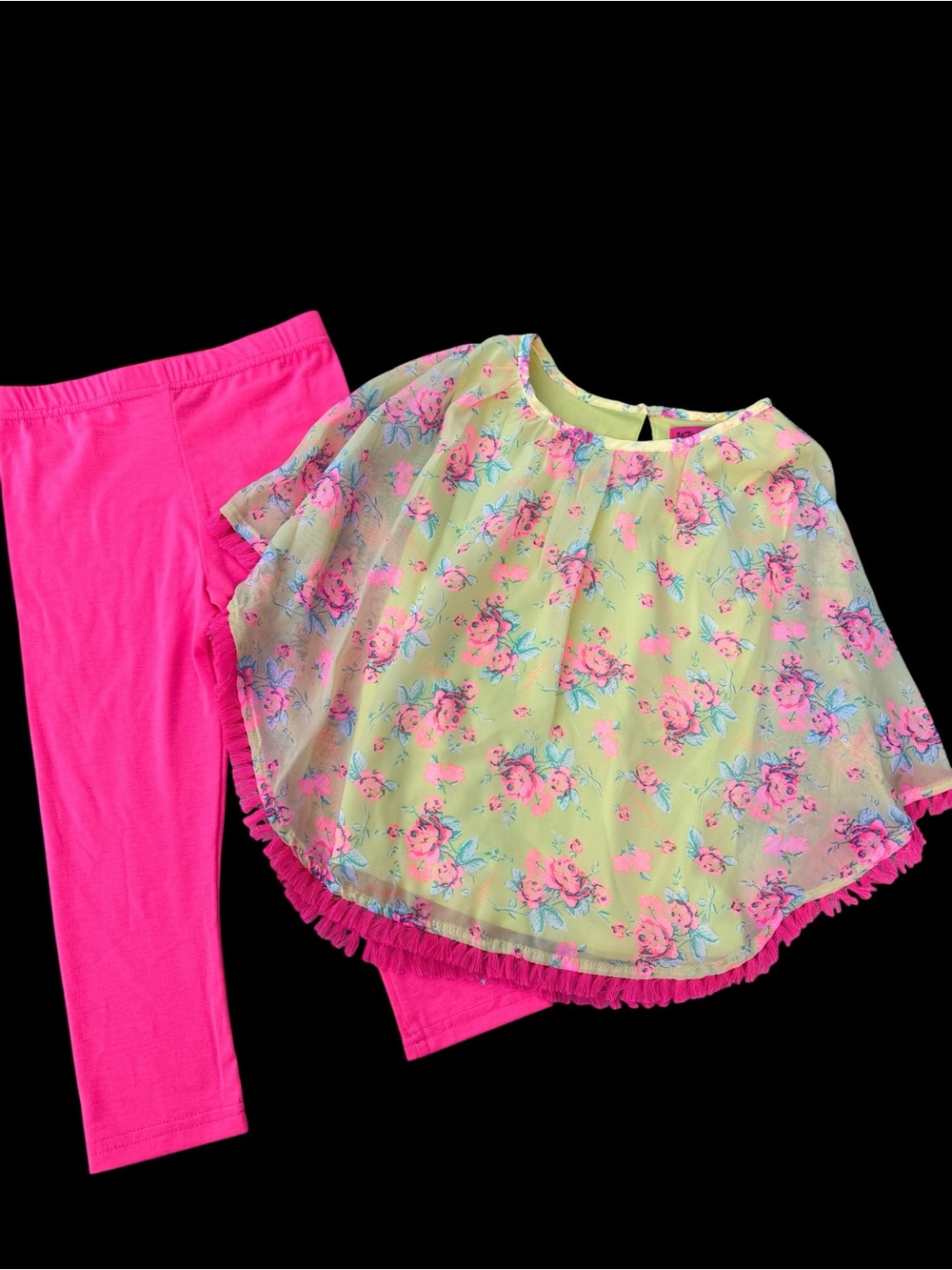 Betsey Johnson Girls Matching Poncho Set

🚭 🚫 Pets